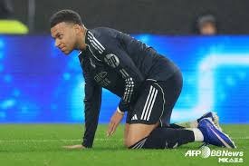 遭巴萨压制5年+20战20负丢81球！皇马女足争议3-1翻身 裁判明着黑